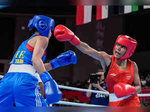 Hangzhou: India's Nikhat Zareen (R) in action against Vietnam's Thi Tam Nguyen i...