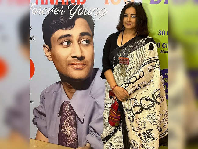 Divya Dutta watches ‘Guide’ in theater to celebrate 100 years of Dev Anand