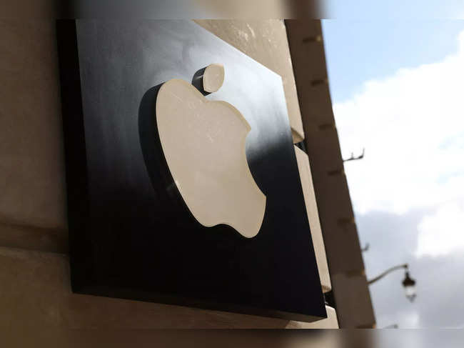 Apple logo at an Apple store in Lille