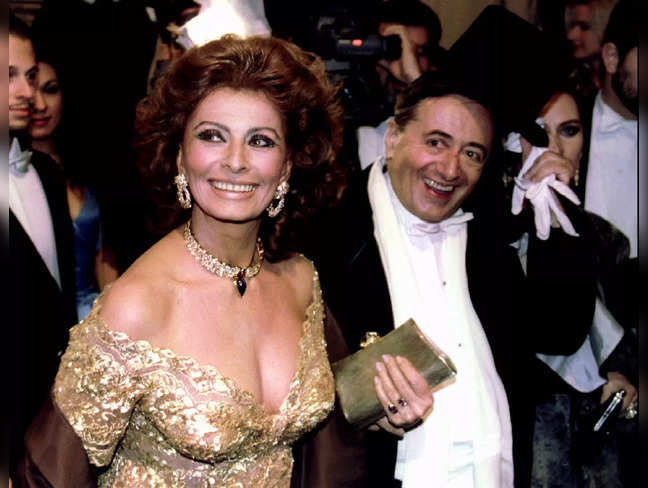 FILE PHOTO: Italian movie star Sophia Loren (L) and her host, Austrian building contractor Richard Lugner, are a..