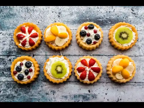 Greek yogurt fruit tart