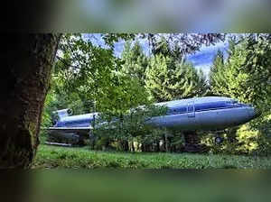 Boeing 727 has permanent residence! Meet persons who have made airplane their homes