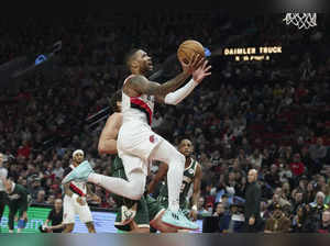 Damian Lillard traded from the Trail Blazers to the Bucks in 3-team deal