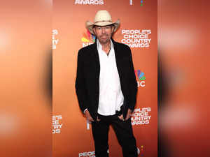 Toby Keith gives update on his stomach cancer battle at People’s Choice Country Awards; Here’s what he said