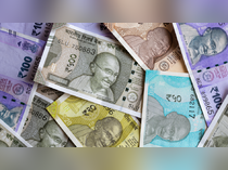 Standard Chartered doesn’t see rupee cross 84 even if dollar climbs