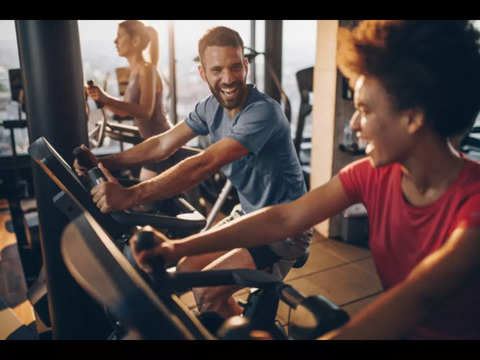Exercise with others in the gym
