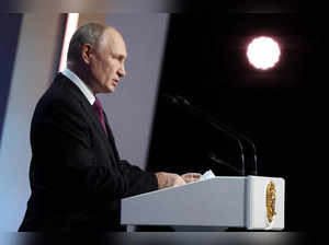 FILE PHOTO: Putin may soon say he will run in Russia's 2024 election - Kommersant