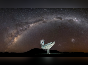 Scientists discover 'strange structures' in Milky Way that could help us better understand our galaxy's nucleus