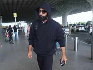 Mumbai : Actor Ranbir Kapoor arrives at the airport, in Mumbai on Saturday, April 15, 2023. (Photo:Sanjay Tiwari/IANS)