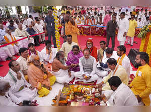 Bhopal: Madhya Pradesh Chief Minister Shivraj Singh Chouhan performs the 'bhoomi...