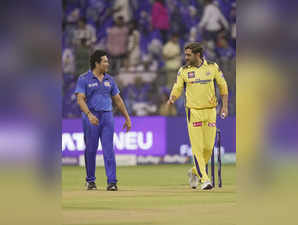 Mumbai: Chennai Super Kings captain Mahendra Singh Dhoni with former cricketer S...