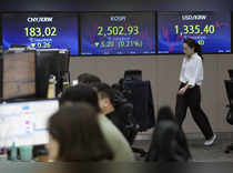 Asian markets mostly advance, bucking US losses