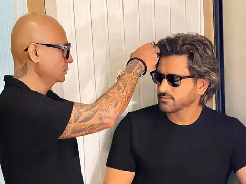 ​Fans shower love on Dhoni​
