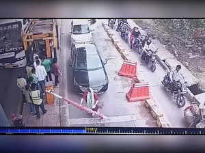 Woman assaults toll plaza staff in Greater Noida