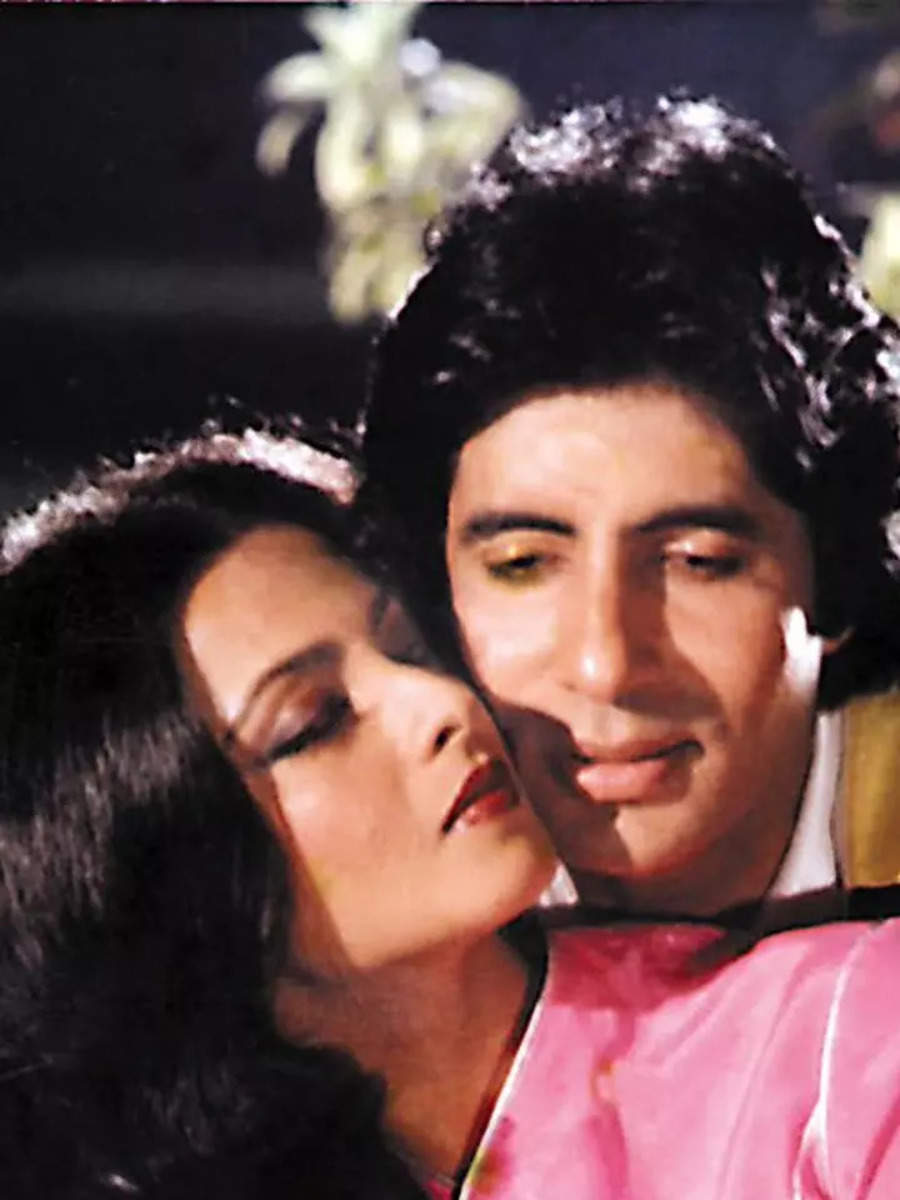 8 Romantic songs of Rekha and Amitabh Bachchan mirchiplus