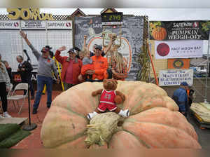 Giant Pumpkin weighing 2,749 pounds sets world record for biggest gourd; What you need to know