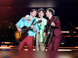 Jonas Brothers perform 'Desperado' with dad on stage in Nashville. Details here