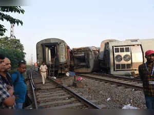 Four killed, 30 injured as 23 coaches of North East Express derail in Bihar (Ld)
