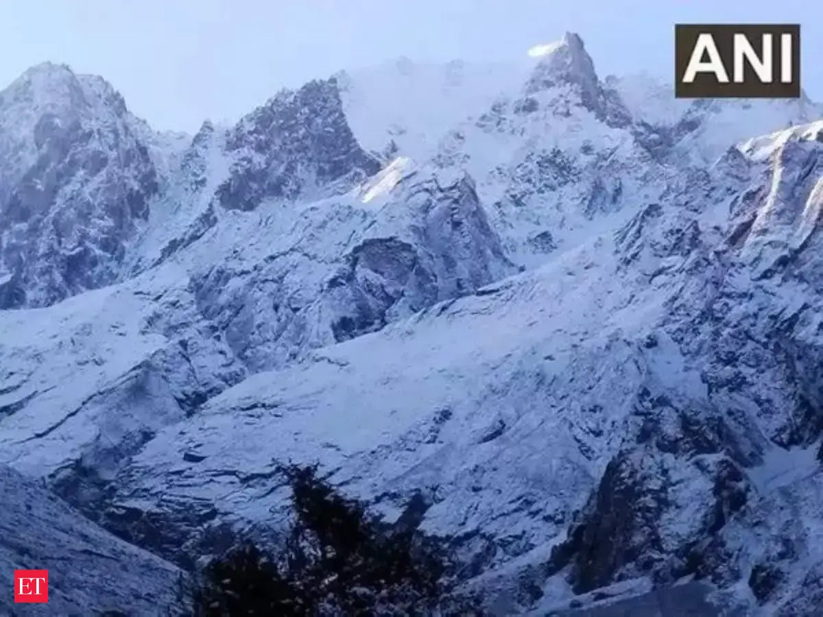 Mesmerising! Uttarakhand receives its first snowfall of the season ...
