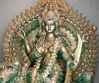 Navratri Day 6: Worship Maa Katyayani, the Goddess who dismantles evil & helps you find true love!