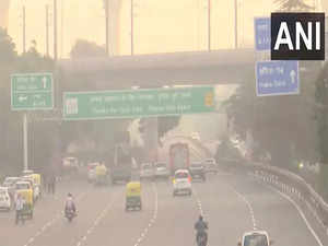 Air quality in Delhi continues to remain in 'very poor' category