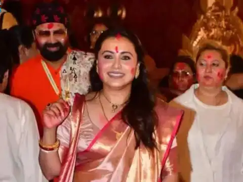 The Actress Looked Radiant In Pink & Gold