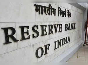 RBI fixes Rs 100 per day compensation for customers in case CIs don’t resolve complaint in 30 days