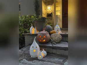 Homes-Halloween-Dialed-Down Decorations