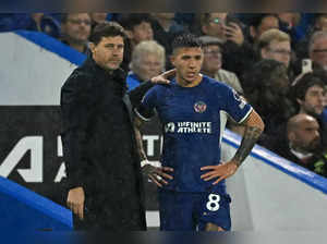 Chelsea's Argentinian head coach Mauricio Pochettino (L) waits with Chelsea's Argentinian midfielder #08 Enzo Fernandez (R) on the touchline during the English Premier League football match between Chelsea and Arsenal at Stamford Bridge in London on October 21, 2023.