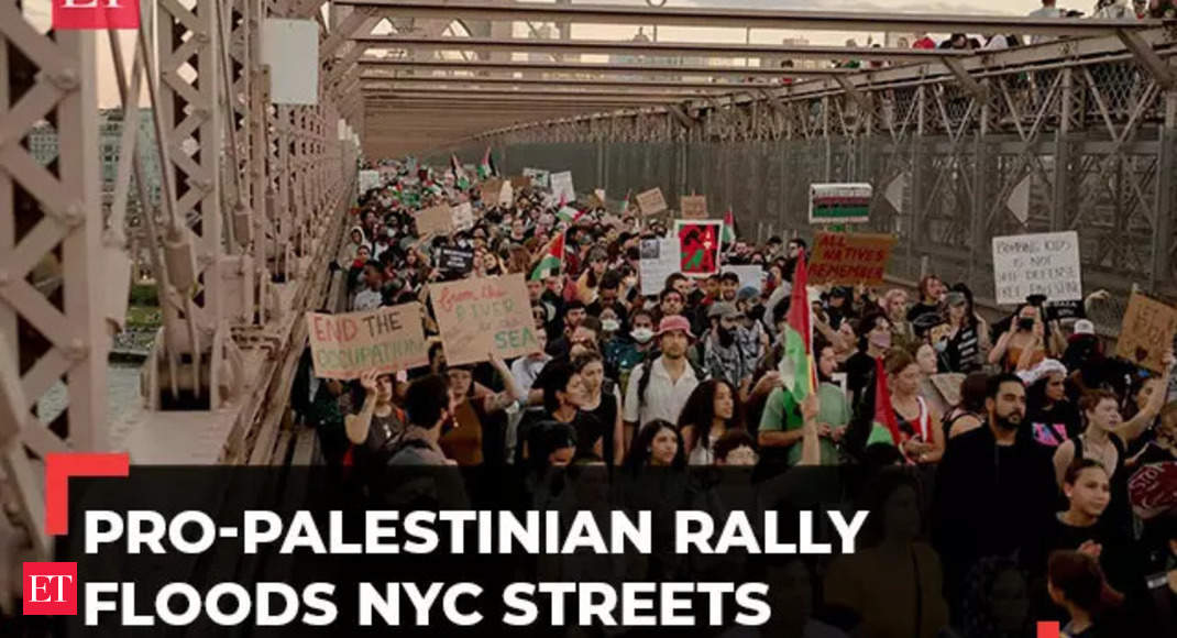 Brooklyn Bridge Pro Palestine Protesters Storm Brooklyn Bridge In New York Demand Gaza 