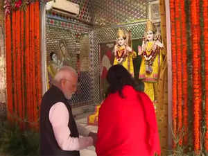 PM Modi offers prayers at Kanch Mandir in MP's Chitrakoot