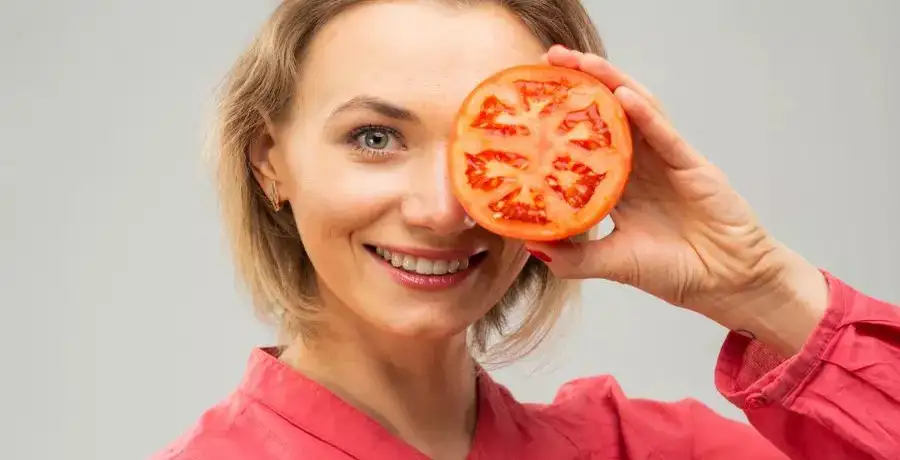 Easy steps to use tomatoes for removing tan - Vimarsana News