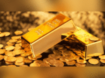 Gold flat as central bank meetings take spotlight