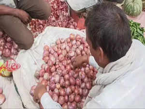 Onion prices soar in multiple parts of country; buyers request further govt intervention