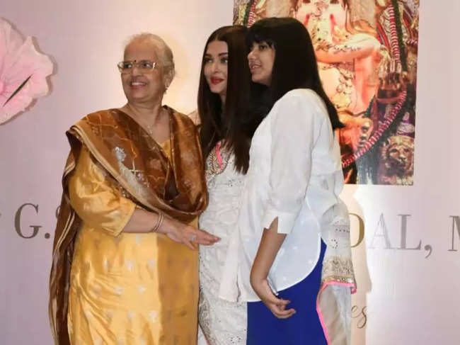 Aishwarya Rai Bachchan with her daughter Aaradhya & mother Vrinda Rai.
