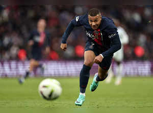 Paris Saint-Germain's French forward #07 Kylian Mbappe eyes the ball during the French Ligue 1 football match between Paris Saint-Germain (PSG) and Strasbourg at the Parc des Princes stadium in Paris on October 21, 2023.