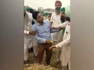 Reached to stop farm fires, govt offical made to burn stubble by farmers in Punjab