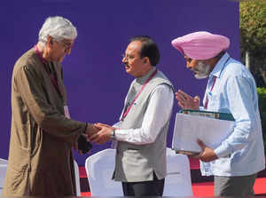 New Delhi: Punjab Finance Minister Harpal Singh Cheema with Himachal Pradesh Ind...