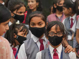 New Delhi: Students wear masks at the Kartavya Path amid dense smog near the Ind...
