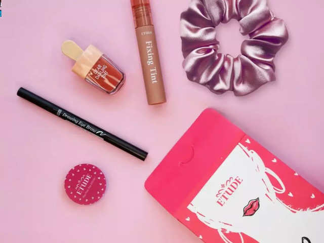 Step Out Looking Glam With Etude’s Self Love Make-up Kit!