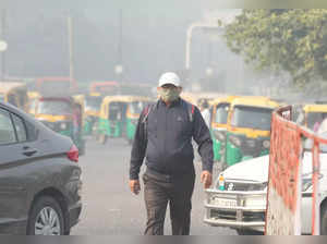 New Delhi: A man wears a mask to protect himself from growing level of air pollu...