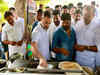 T'gana polls: From making Dosas at eateries to street dances, politicians innovate ways to impress voters