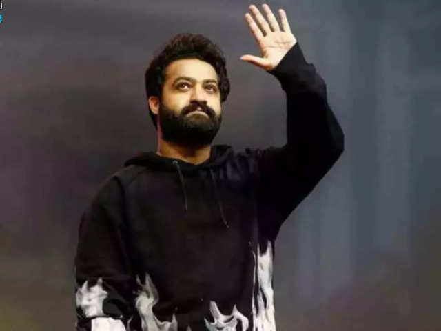 ​J NTR Gives Kohli ‘50 Standing Ovations’