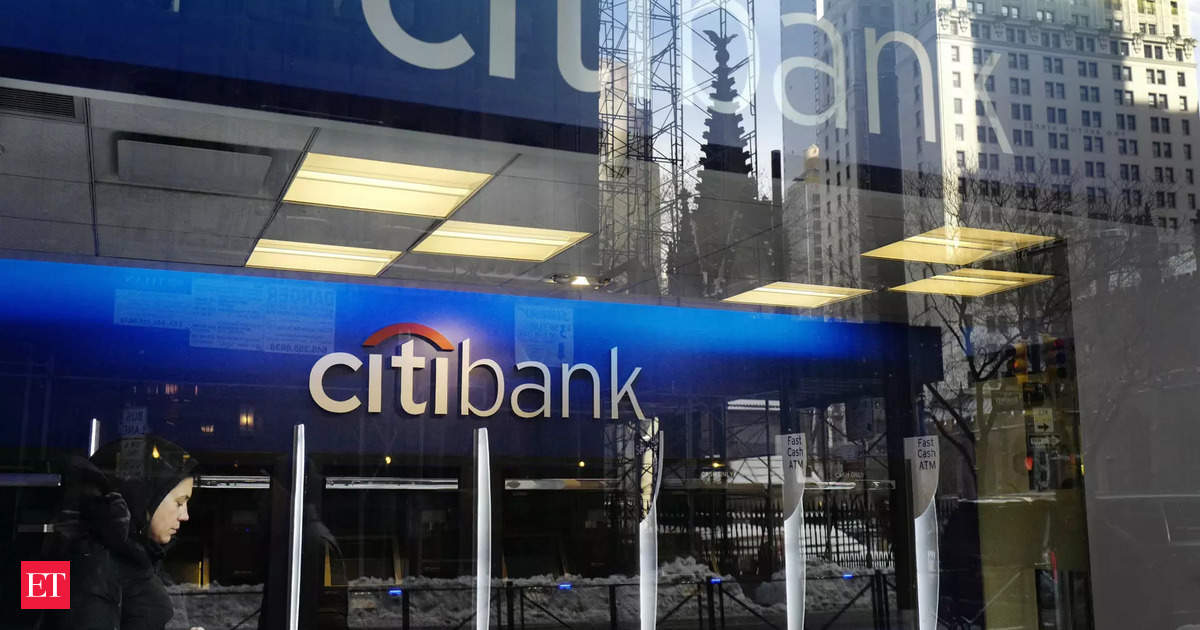 citigroup-employees-expect-management-reshuffle-layoffs-on-monday-sources