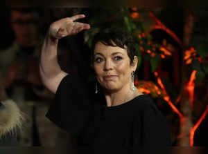Olivia Colman: Wonka Actress Says She Left London After Being “Scared” by Paparazzi