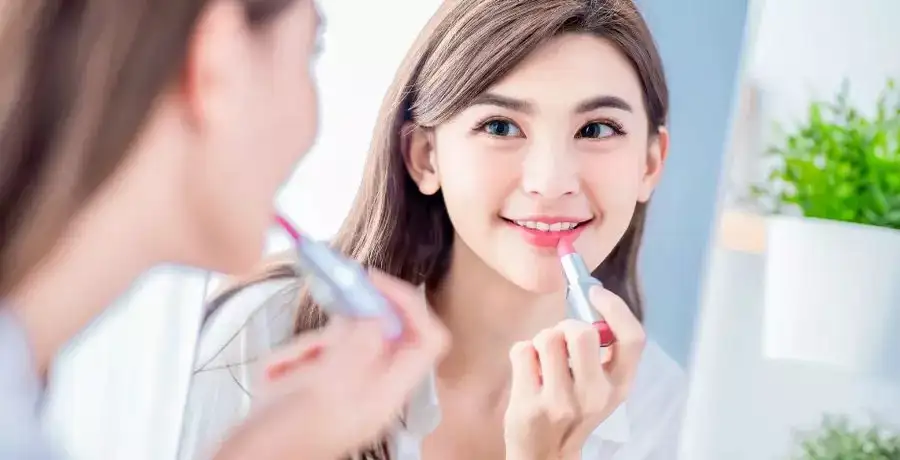 6 hacks to make your lipstick last all day - Vimarsana News