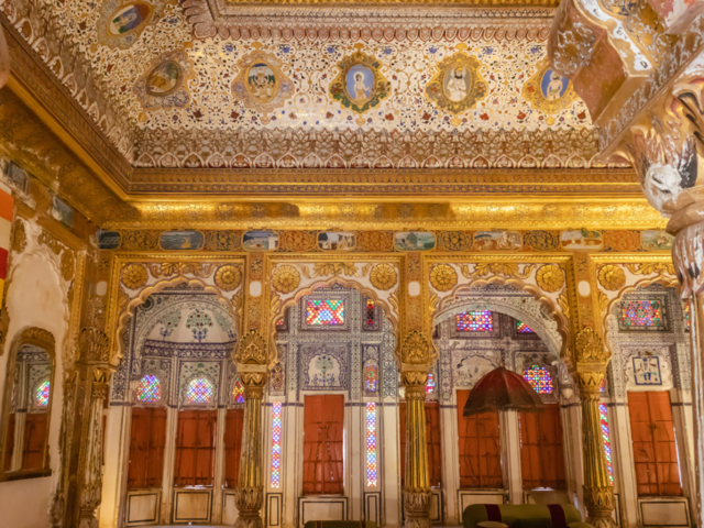 Gurdwara Decorations: Lights & Spiritual Atmosphere