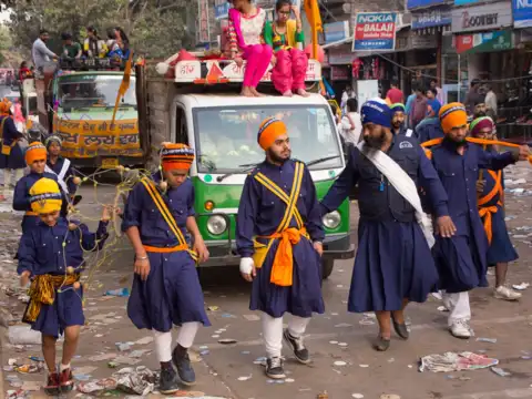 Prabhat Pheris: Early Morning Devotional Walks