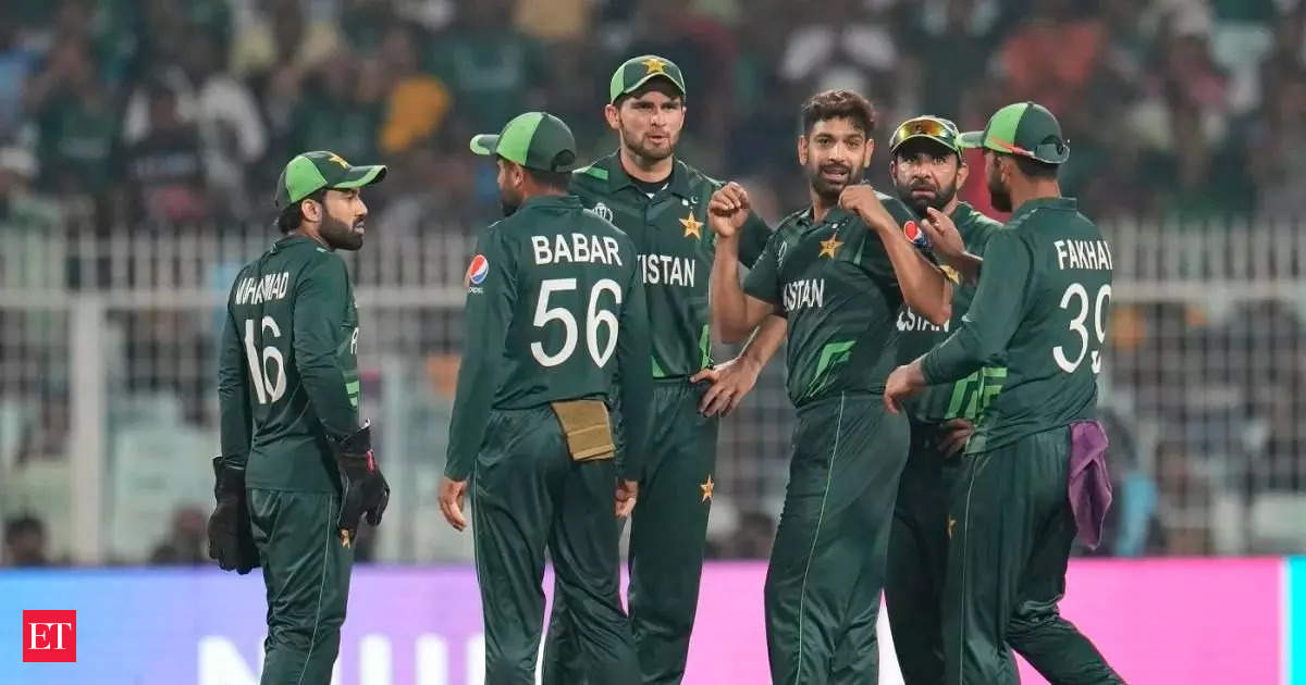 Video of Pakistani players loading their luggage onto truck in Australia goes viral