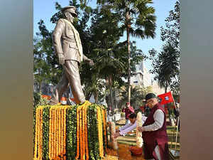 Dehradun: CM Pushkar Singh Dhami pays homage to CDS General Bipin Rawat